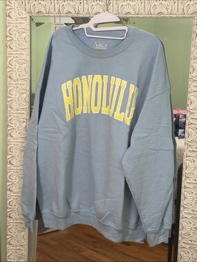Sunkissed Coconut Honolulu Graphic Crewneck Sweatshirt - Light Blue